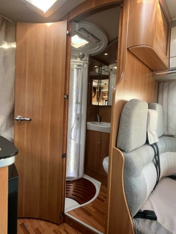 laika-ecovip-600-dobbelseng-bak-senkeseng-truma-6eh-b-f248rerkort-god-nyttelast-diesel-2016-big-44