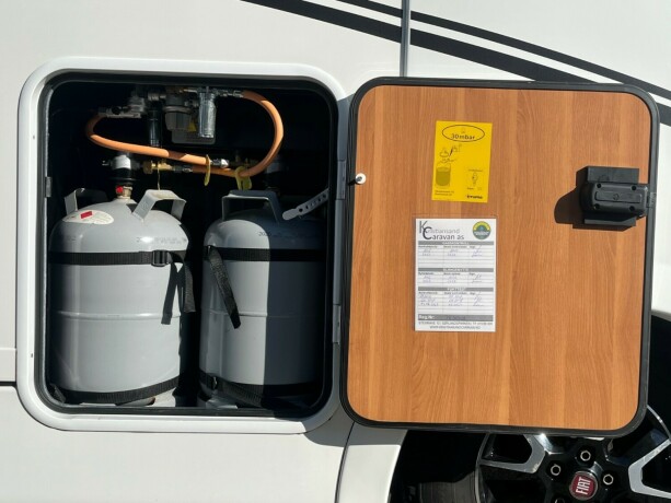 laika-ecovip-600-dobbelseng-bak-senkeseng-truma-6eh-b-f248rerkort-god-nyttelast-diesel-2016-big-8