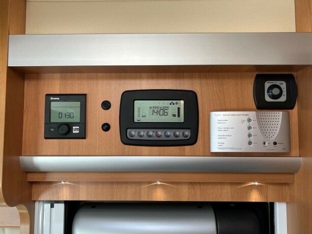 laika-ecovip-600-dobbelseng-bak-senkeseng-truma-6eh-b-f248rerkort-god-nyttelast-diesel-2016-big-30