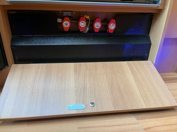 laika-ecovip-600-dobbelseng-bak-senkeseng-truma-6eh-b-f248rerkort-god-nyttelast-diesel-2016-big-42