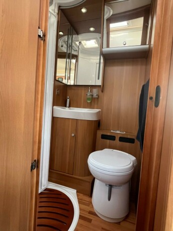 laika-ecovip-600-dobbelseng-bak-senkeseng-truma-6eh-b-f248rerkort-god-nyttelast-diesel-2016-big-45