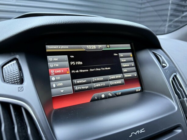 ford-focus-bensin-2016-big-23