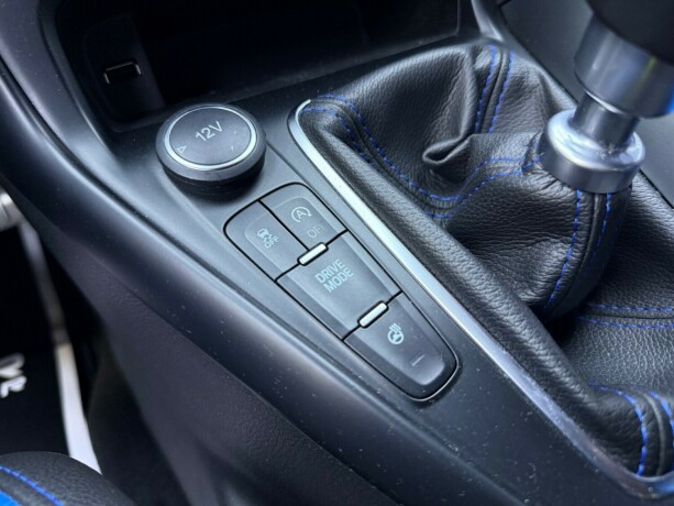 ford-focus-bensin-2016-big-26
