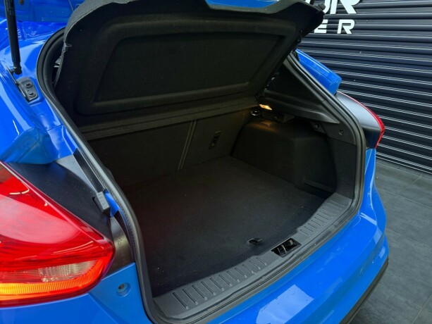 ford-focus-bensin-2016-big-32