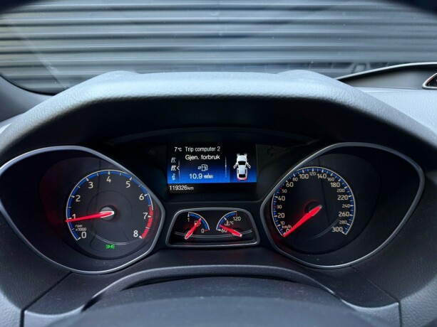 ford-focus-bensin-2016-big-17