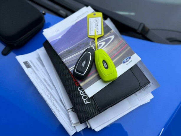 ford-focus-bensin-2016-big-34