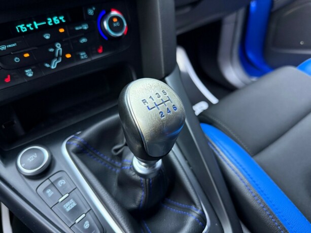 ford-focus-bensin-2016-big-25