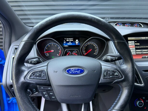 ford-focus-bensin-2016-big-15