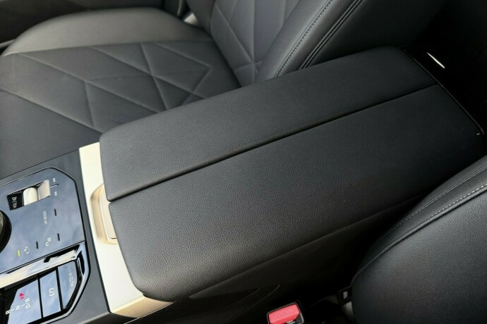 bmw-ix-elektrisitet-2023-big-17