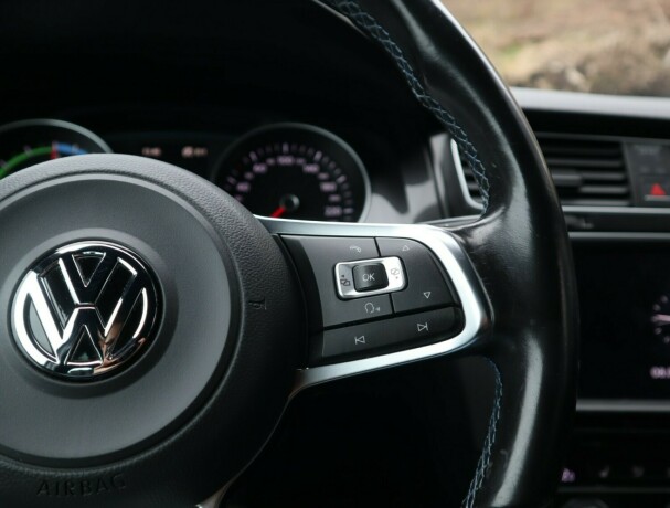 volkswagen-golf-elektrisitetbensin-2015-big-15