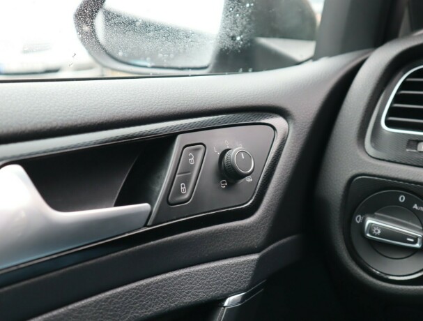 volkswagen-golf-elektrisitetbensin-2015-big-18