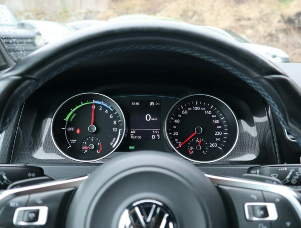 volkswagen-golf-elektrisitetbensin-2015-big-17