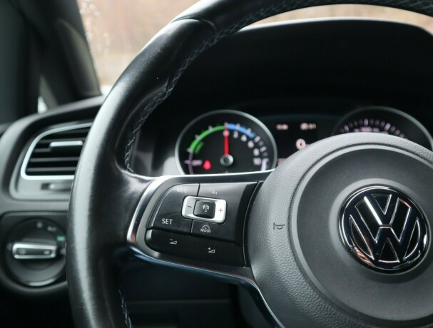 volkswagen-golf-elektrisitetbensin-2015-big-14