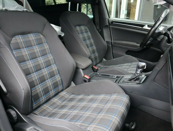 volkswagen-golf-elektrisitetbensin-2015-big-10