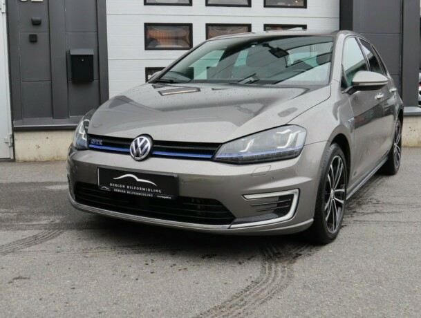 volkswagen-golf-elektrisitetbensin-2015-big-2