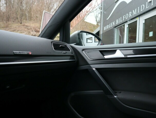 volkswagen-golf-elektrisitetbensin-2015-big-16