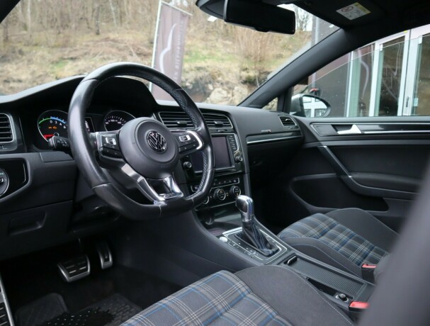 volkswagen-golf-elektrisitetbensin-2015-big-8