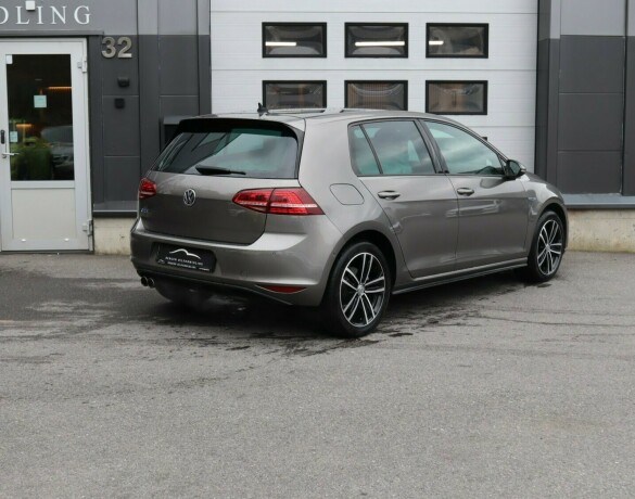 volkswagen-golf-elektrisitetbensin-2015-big-1