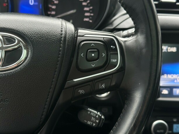 toyota-avensis-diesel-2015-big-24