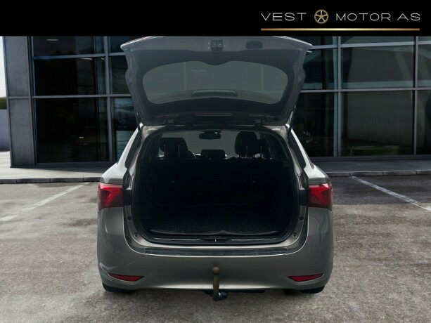 toyota-avensis-diesel-2015-big-6