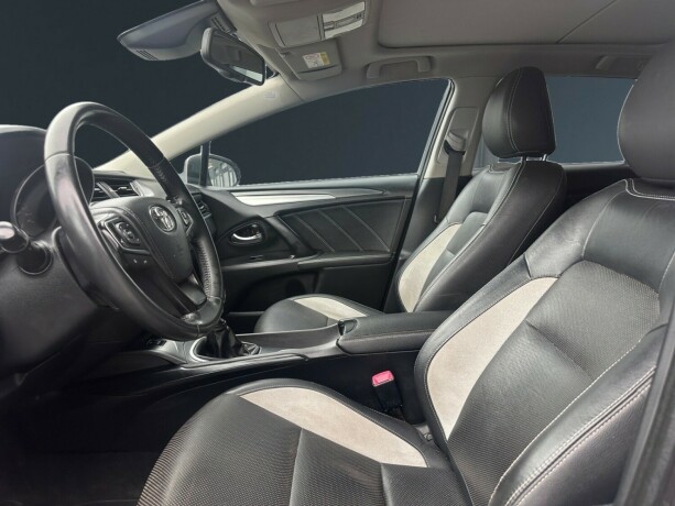 toyota-avensis-diesel-2015-big-8