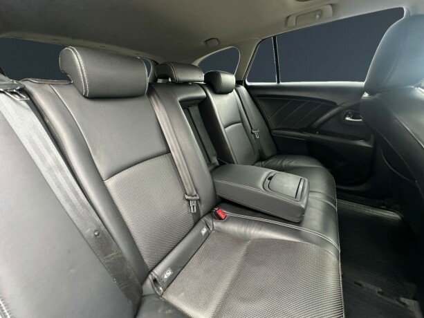 toyota-avensis-diesel-2015-big-14