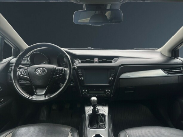 toyota-avensis-diesel-2015-big-11