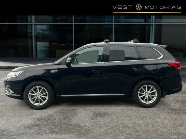 mitsubishi-outlander-elektrisitetbensin-2019-big-3