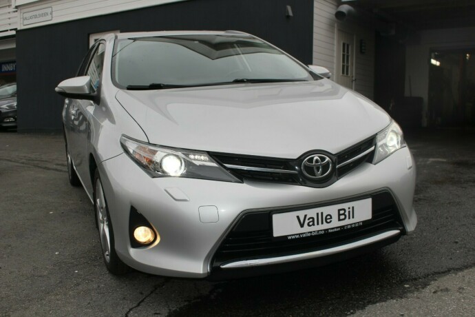 toyota-auris-bensin-2013-big-0