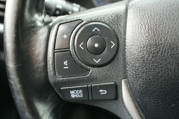 toyota-auris-bensin-2013-big-7