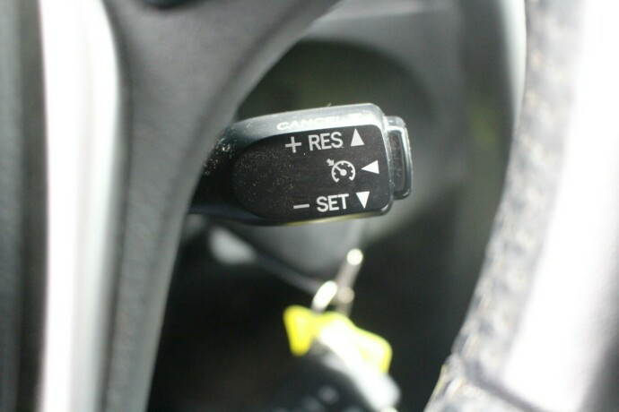 toyota-auris-bensin-2013-big-8