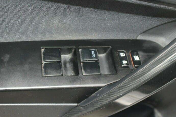 toyota-auris-bensin-2013-big-5