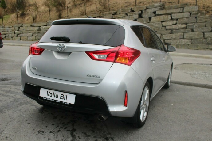 toyota-auris-bensin-2013-big-3