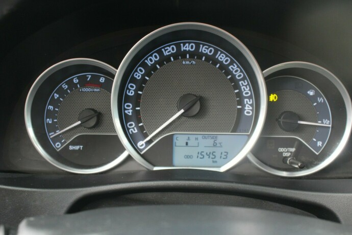 toyota-auris-bensin-2013-big-6