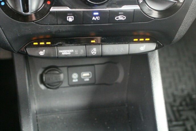 hyundai-i20-bensin-2018-big-15