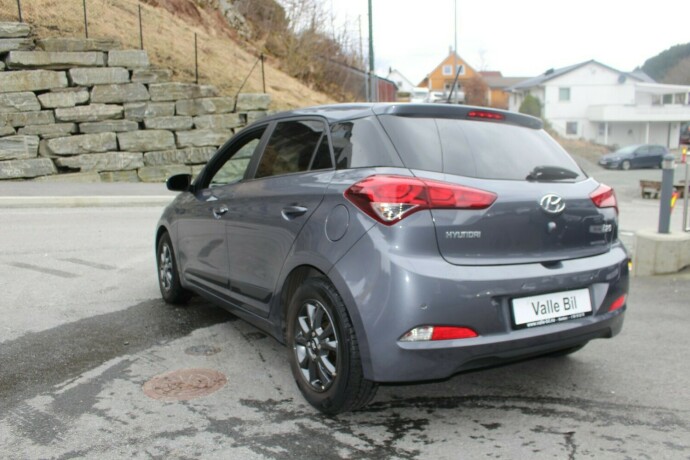 hyundai-i20-bensin-2018-big-2