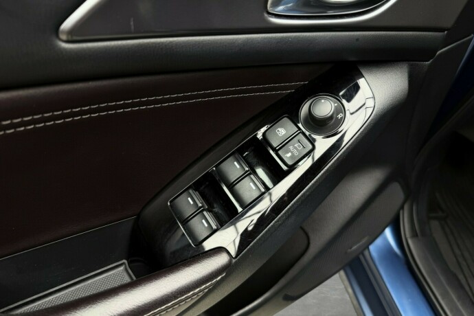 mazda-3-bensin-2019-big-23