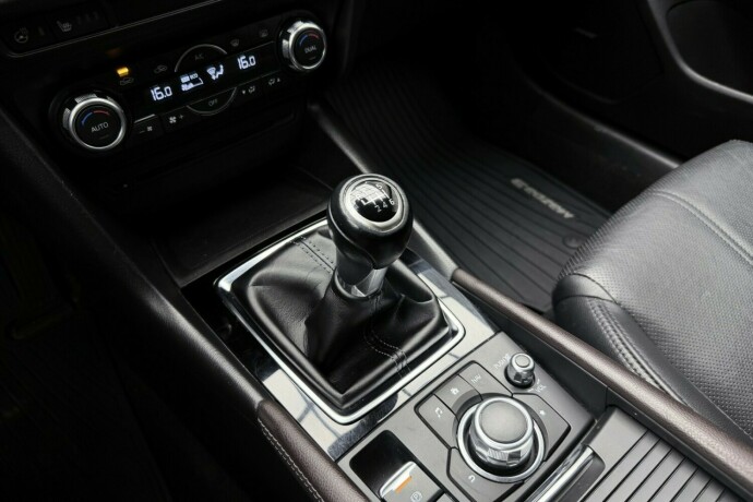 mazda-3-bensin-2019-big-19