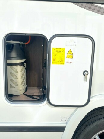 benimar-tessoro-481-elsenkeseng-stor-sittegruppe-diesel-2022-big-10