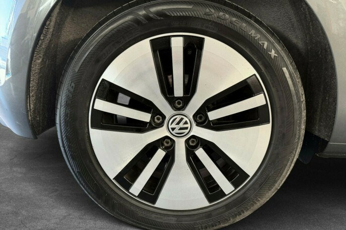 volkswagen-golf-elektrisitet-2018-big-27