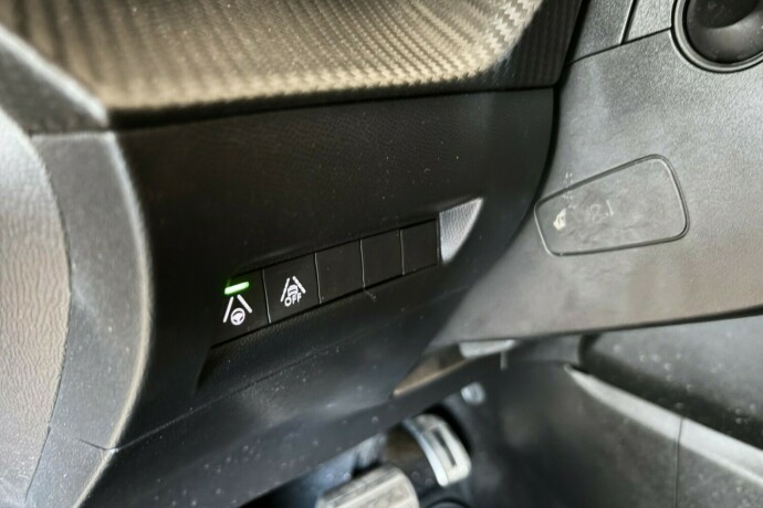 peugeot-208-elektrisitet-2021-big-24