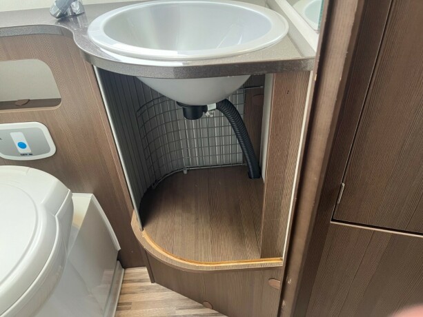 adria-sport-s-650-sf-lav-seng-bak-senkeseng-truma-6eh-tilstandsrapport-fuktgasstest-diesel-2013-big-69