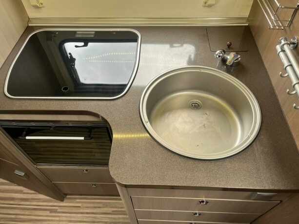 adria-sport-s-650-sf-lav-seng-bak-senkeseng-truma-6eh-tilstandsrapport-fuktgasstest-diesel-2013-big-39