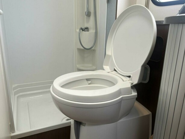 adria-sport-s-650-sf-lav-seng-bak-senkeseng-truma-6eh-tilstandsrapport-fuktgasstest-diesel-2013-big-65