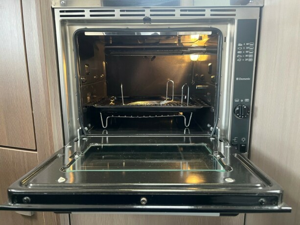 adria-sport-s-650-sf-lav-seng-bak-senkeseng-truma-6eh-tilstandsrapport-fuktgasstest-diesel-2013-big-41