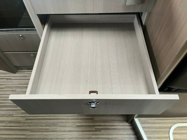 adria-sport-s-650-sf-lav-seng-bak-senkeseng-truma-6eh-tilstandsrapport-fuktgasstest-diesel-2013-big-45