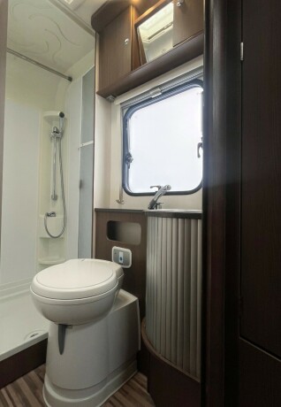 adria-sport-s-650-sf-lav-seng-bak-senkeseng-truma-6eh-tilstandsrapport-fuktgasstest-diesel-2013-big-63