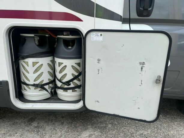 adria-sport-s-650-sf-lav-seng-bak-senkeseng-truma-6eh-tilstandsrapport-fuktgasstest-diesel-2013-big-8