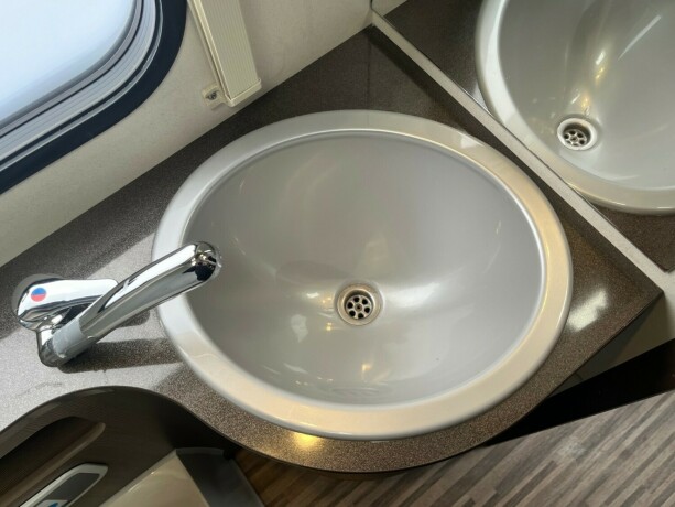 adria-sport-s-650-sf-lav-seng-bak-senkeseng-truma-6eh-tilstandsrapport-fuktgasstest-diesel-2013-big-68