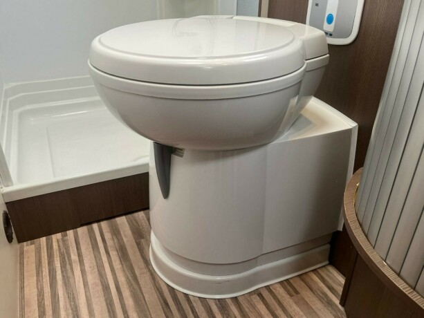 adria-sport-s-650-sf-lav-seng-bak-senkeseng-truma-6eh-tilstandsrapport-fuktgasstest-diesel-2013-big-64